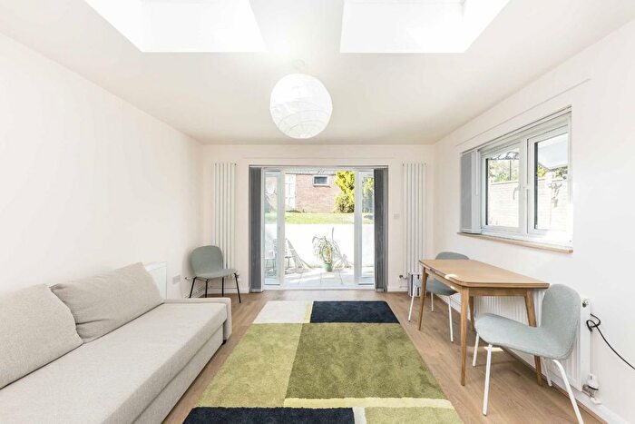 3 Bedroom Maisonette To Rent In Devonshire Road, Forest Hill, SE23