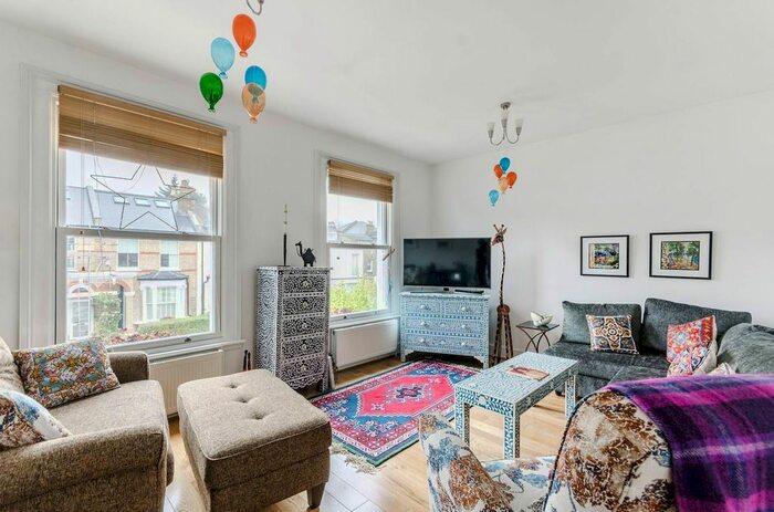 3 Bedroom Flat To Rent In Melbourne Grove, East Dulwich, London, SE22