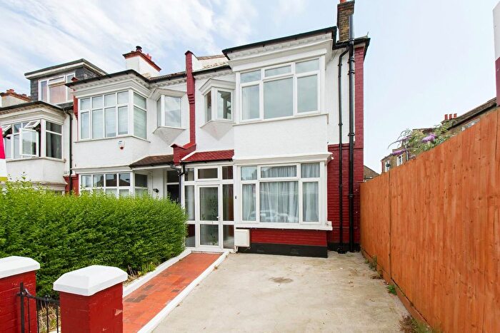 4 Bedroom Property To Rent In Trinity Rise, Tulse Hill, London, SW2