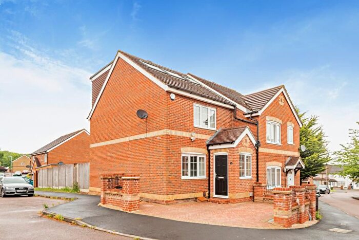 4 Bedroom Semi-Detached House To Rent In Shanklin Gardens, Watford, WD19