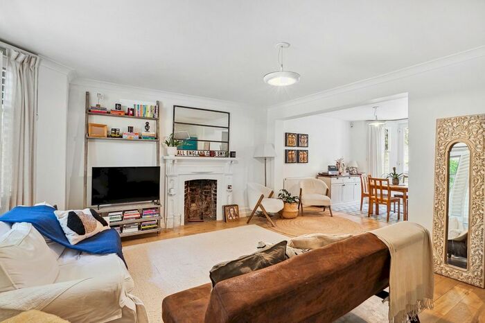 2 Bedroom Flat To Rent In Munster Road, London, SW6