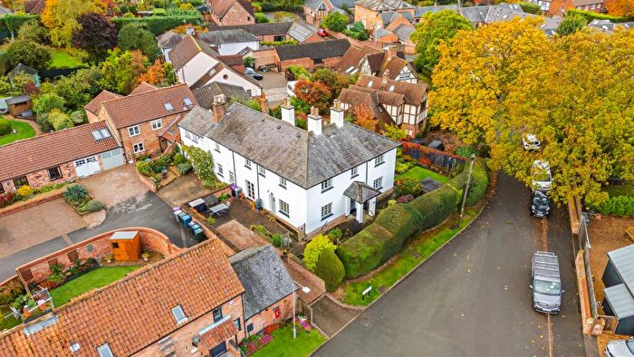 5 Bedroom Detached House For Sale In Discover The Charms Of Grange Farm House On The Doorstep Of Nottingham..., NG2