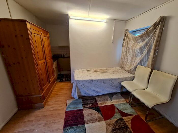 Studio To Rent In Wellington Road South, Hounslow, Greater London TW4