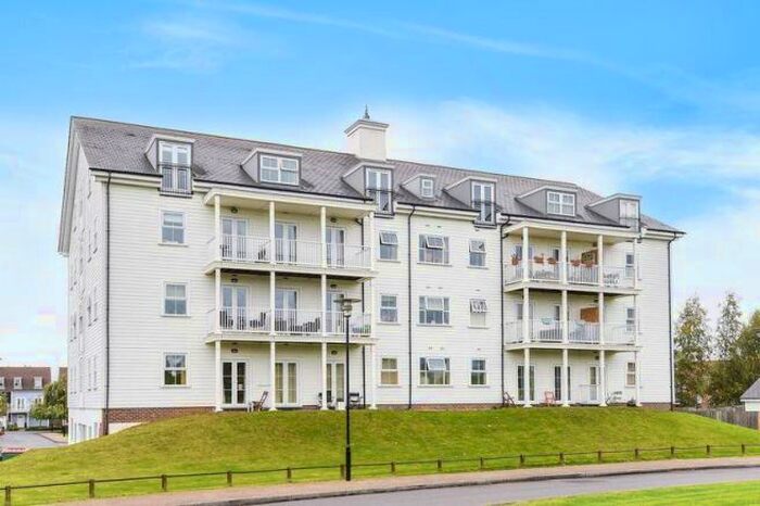 2 Bedroom Flat To Rent In The Hamptons, KT4