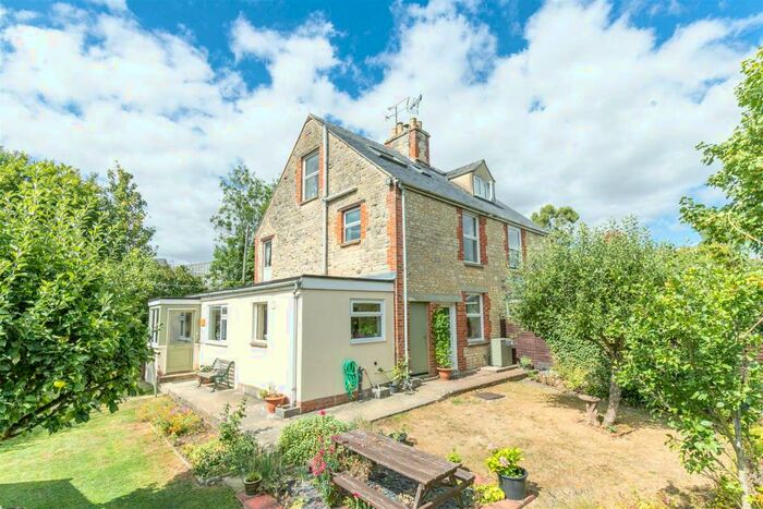 3 Bedroom Semi-Detached House For Sale In Worsham, Oxfordshire, OX29
