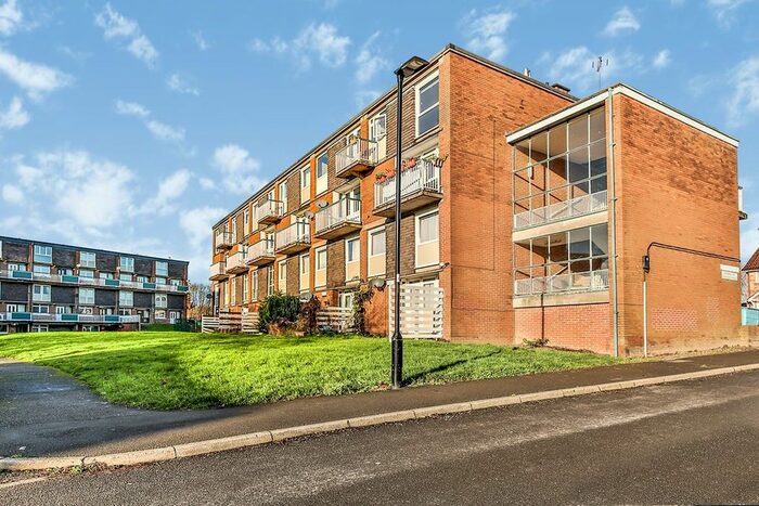 2 Bedroom Maisonette To Rent In Batemoor Road, Sheffield, S8