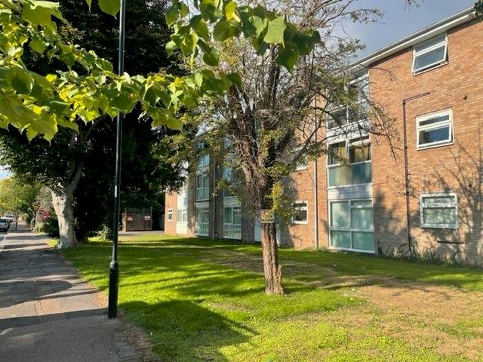 1 Bedroom Flat To Rent In Queen Annes Gardens, Bush Hill Park, EN1