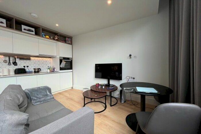 Studio To Rent In Station Road, Addlestone, KT15