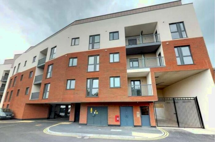 1 Bedroom Apartment To Rent In Lyons Way, Slough, SL2