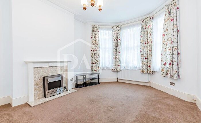 3 Bedroom Terraced House To Rent In Lyndhurst Road, Wood Green, London, N22