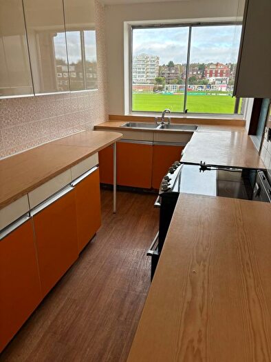 3 Bedroom Flat To Rent In Ashdown Court, Eaton Road, Hove, East Sussex, Ar, United Kingdom, BN3