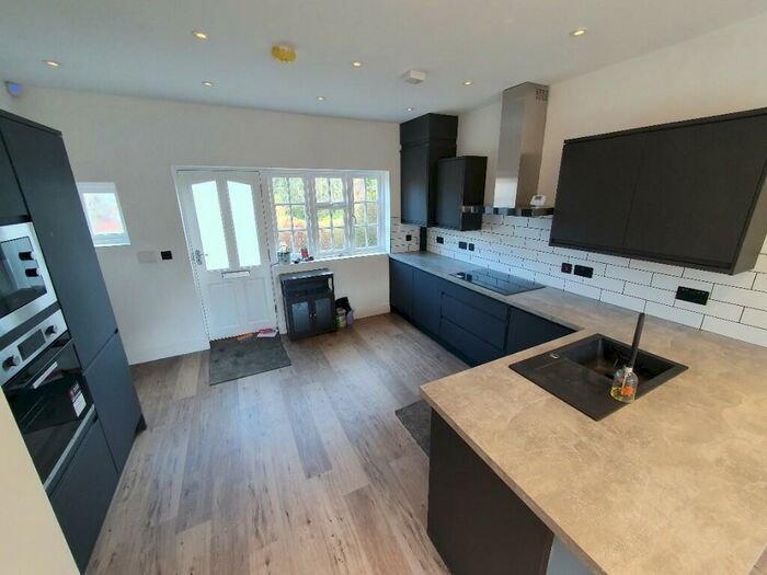 2 Bedroom End Of Terrace House To Rent In The Square, Birmingham, B17
