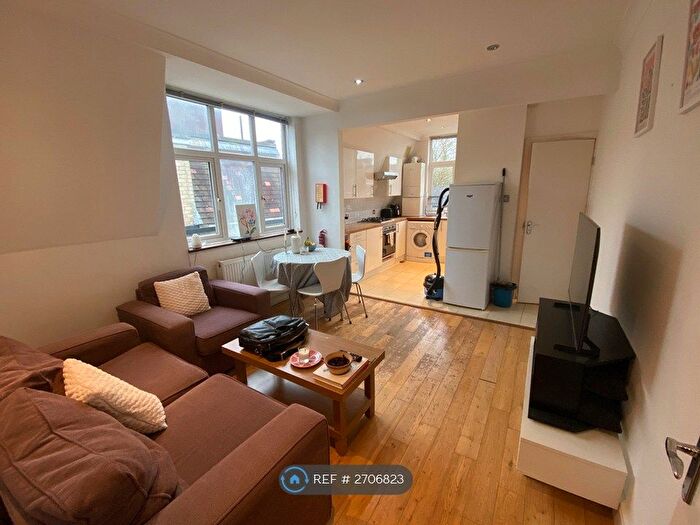 2 Bedroom Flat To Rent In Drake House, London, E1