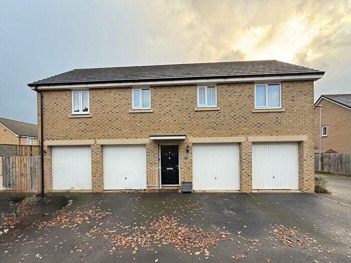 2 Bedroom Coach House For Sale In Falcon Rd, Yeovil, Somerset, BA22