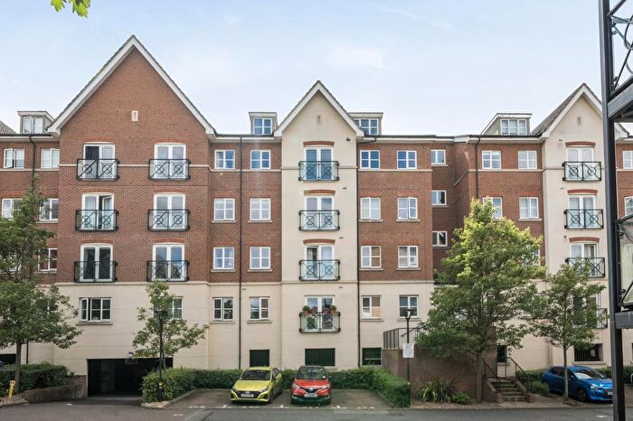 2 Bedroom Flat For Sale In Viridian Square, Aylesbury, HP21