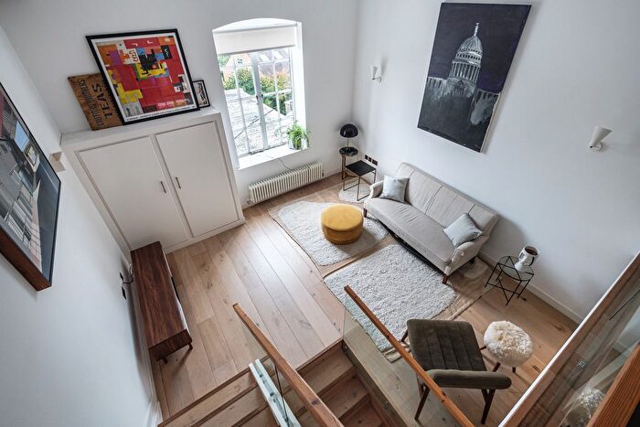 3 Bedroom Flat To Rent In Lamb Brewery, Chiswick, W4