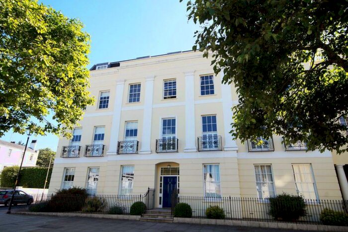 2 Bedroom Flat To Rent In Central, GL50