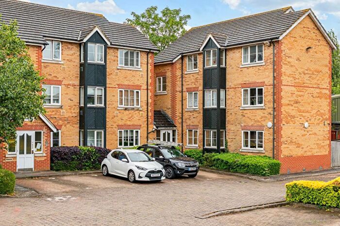 2 Bedroom Flat For Sale In Riversmeet, Hertford, SG14
