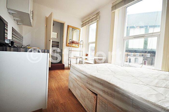 Studio To Rent In Commercial Road, London, E14