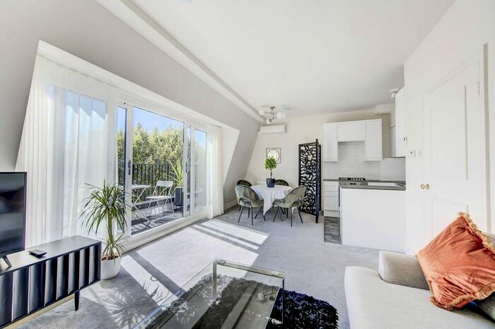 2 Bedroom Flat To Rent In Nevern Square, Earls Court, London, SW5