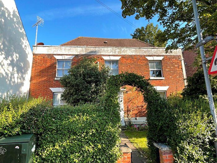 Studio To Rent In Hythe, CO1