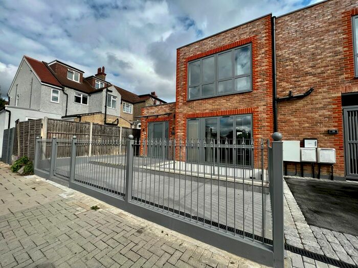 4 Bedroom Flat To Rent In Angles Road, Streatham, SW16