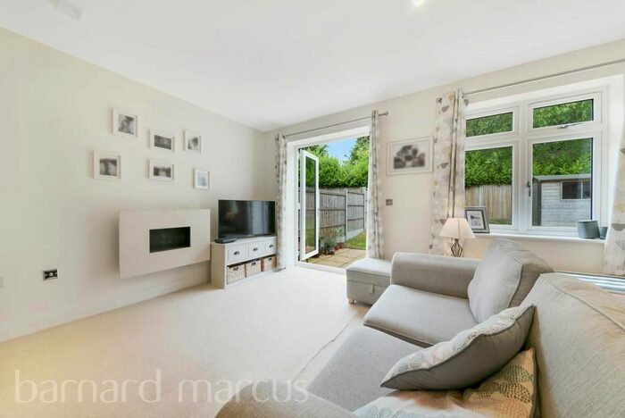 3 Bedroom Property To Rent In Chestnut Way, Epsom, KT17