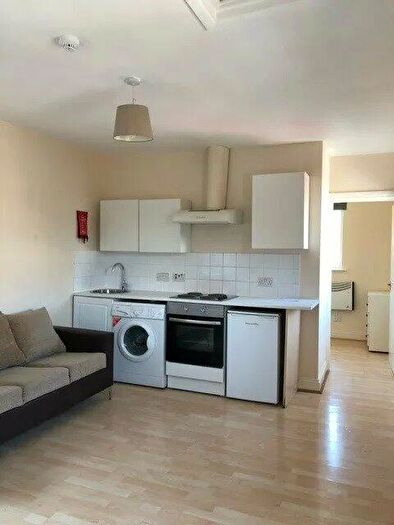 1 Bedroom Flat To Rent In Walm Lane, Willesden Green, NW2