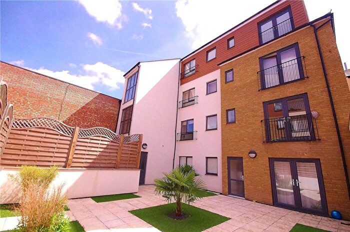 2 Bedroom Flat To Rent In Queens Road, Watford, WD17