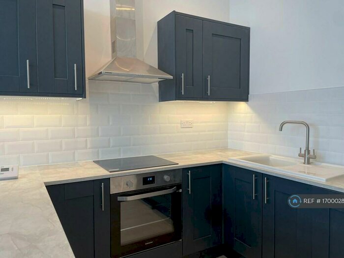 2 Bedroom Flat To Rent In Breton House, Luton, LU2