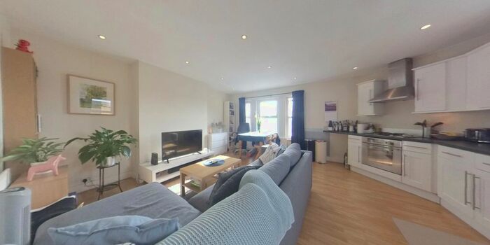 2 Bedroom Flat To Rent In Garratt Lane, Earlsfield, Wandsworth, SW18
