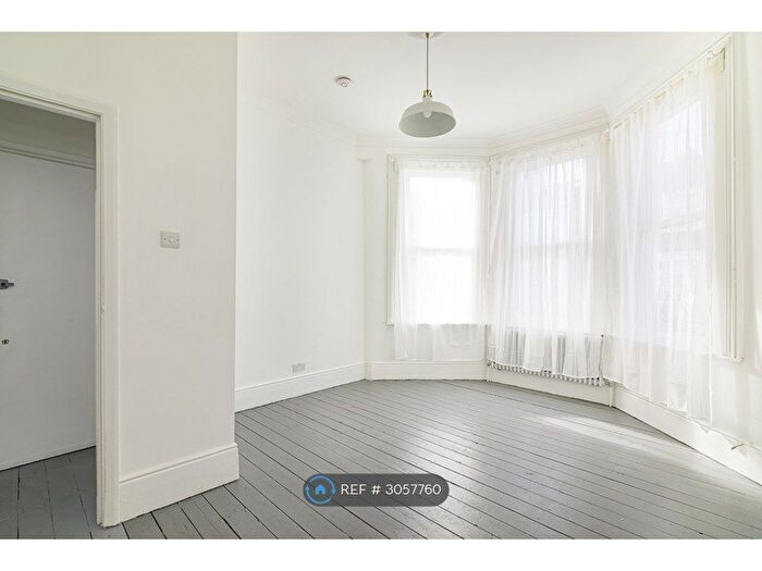 1 Bedroom Flat To Rent In Handsworth Road, London, N17