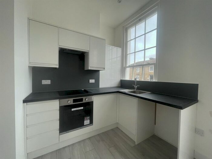 1 Bedroom Flat To Rent In Parrock Street, Gravesend, Kent, DA12