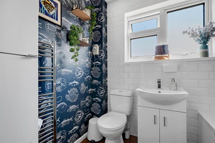 4 Bedroom House For Sale In Newton Manor Close, Swanage, BH19 - Photo 7