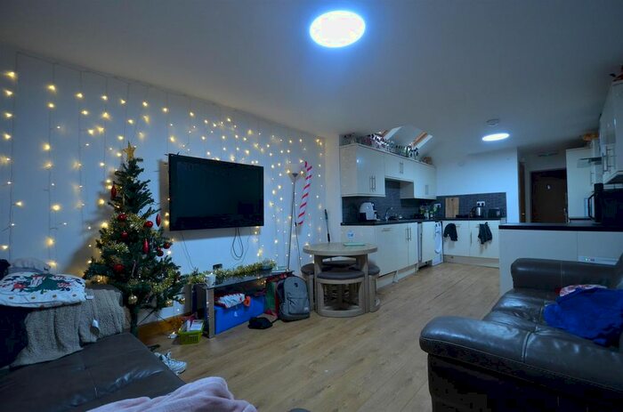 7 Bedroom End Of Terrace House To Rent In Heeley Road, Selly Oak, Birmingham, B29