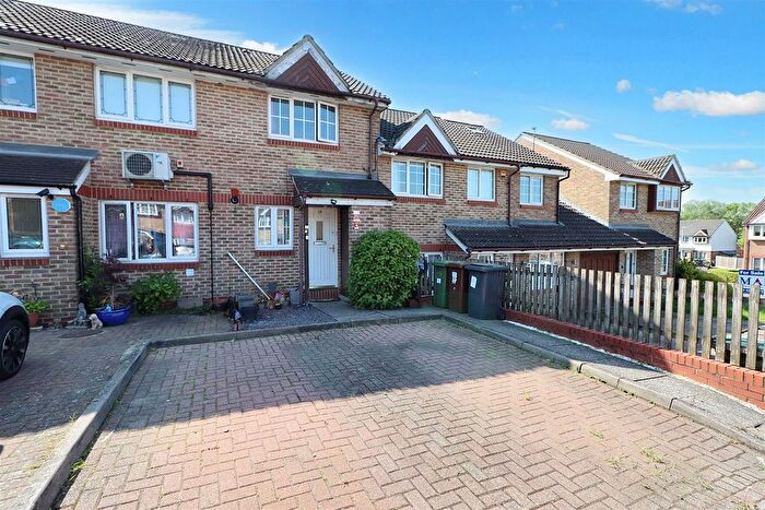 2 Bedroom Property For Sale In Robeson Way, Borehamwood, WD6
