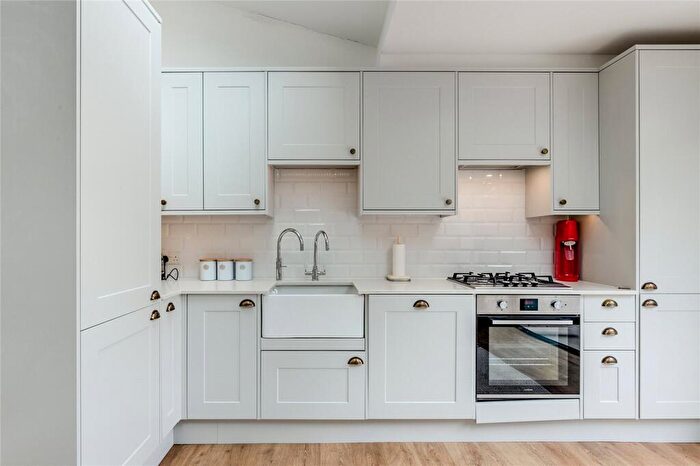 2 Bedroom Apartment To Rent In Broomwood Road, SW11