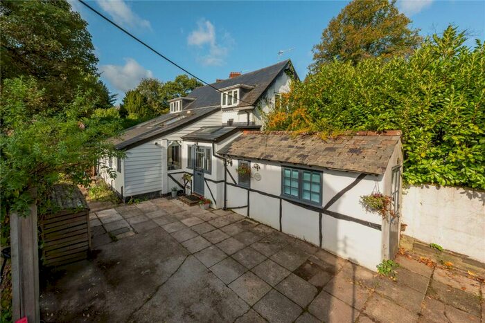 4 Bedroom Cottage For Sale In Old Reigate Road, Betchworth, Surrey, RH3