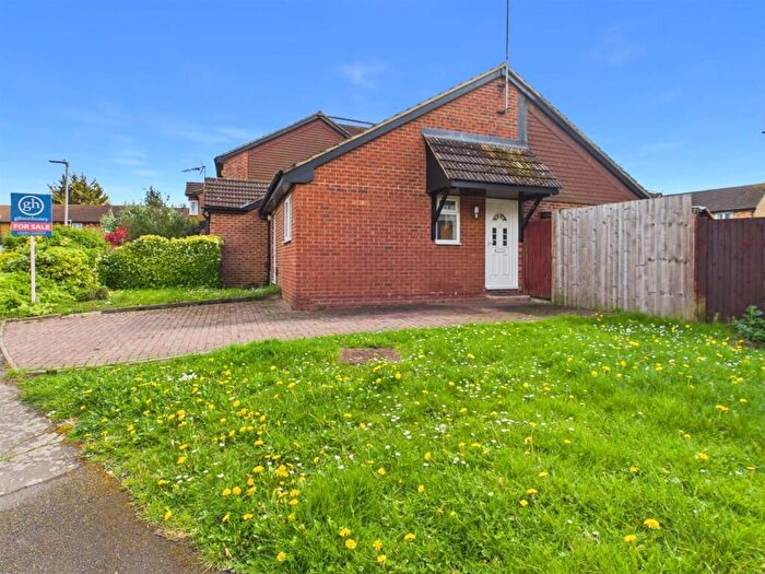 2 Bedroom Semi-detached Bungalow For Sale In Rabournmead Drive, Northolt, UB5