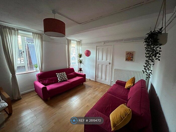 3 Bedroom Flat To Rent In Margery Street, London, WC1X