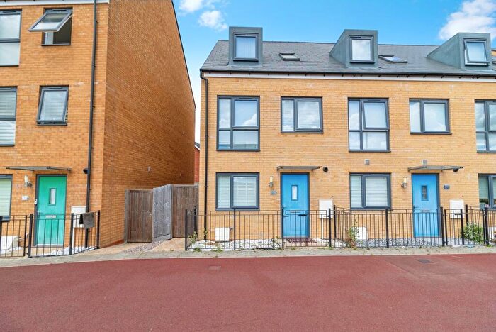 4 Bedroom End Of Terrace House For Sale In Countess Way, Brooklands, Milton Keynes, Buckinghamshire, MK10