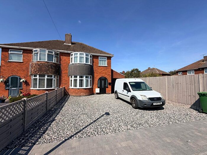 3 Bedroom Semi Detached House For Sale In Morland Close, Bulkington, CV12