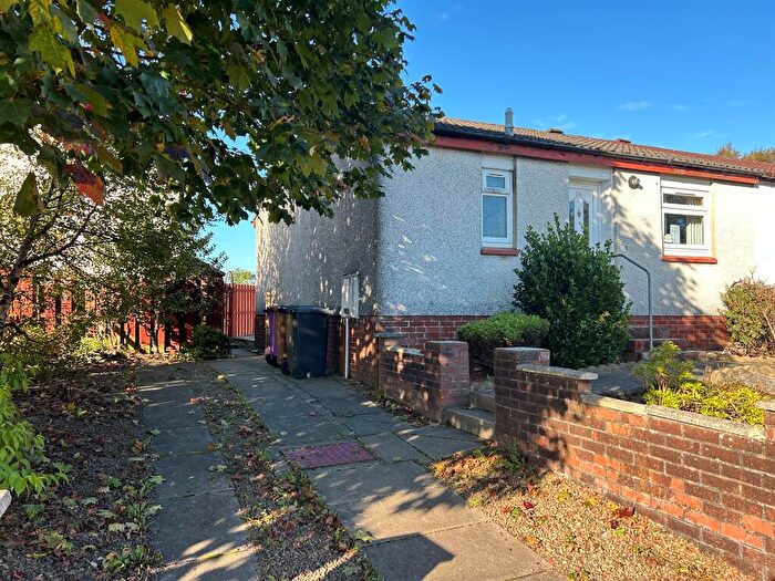 1 Bedroom Semi-Detached House For Sale In St Winnings Road, Kilwinning, KA13