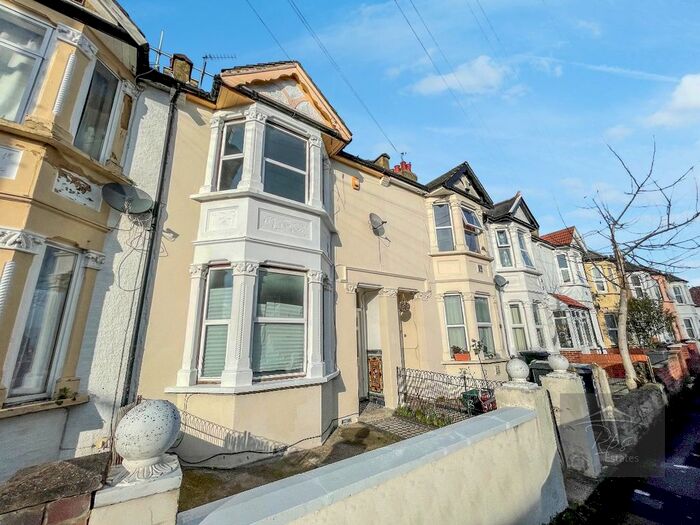 4 Bedroom Terraced House To Rent In Grove Road, Hounslow TW3