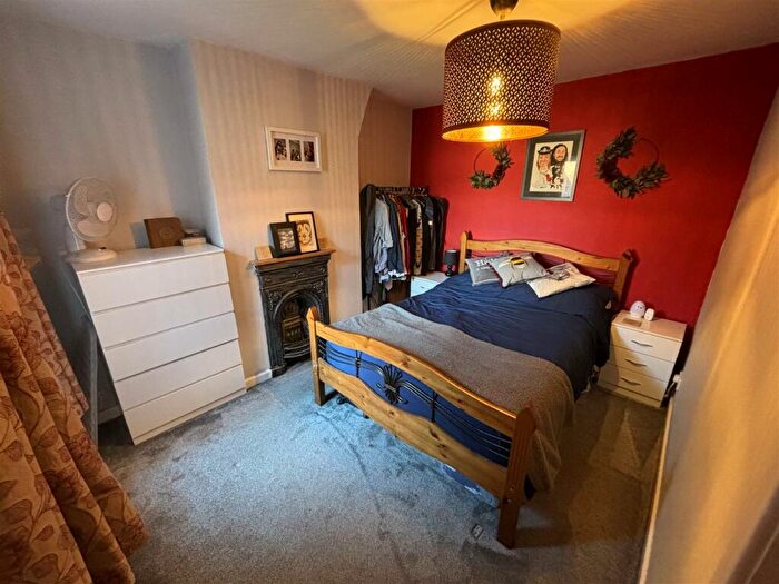 3 Bedroom Terraced House For Sale In Parliament Street, Chippenham, SN14