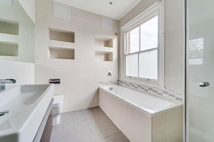 2 Bedroom Apartment To Rent In Goldhurst Terrace, West Hampstead, London, NW6