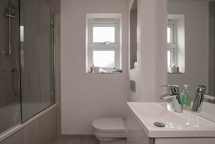 2 Bedroom Flat To Rent In Farnham Common, SL2