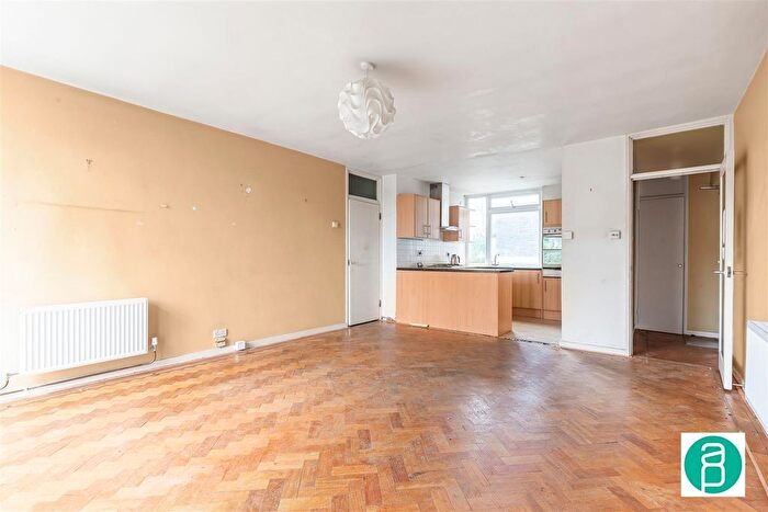 2 Bedroom Flat For Sale In Victoria Drive, London, SW19
