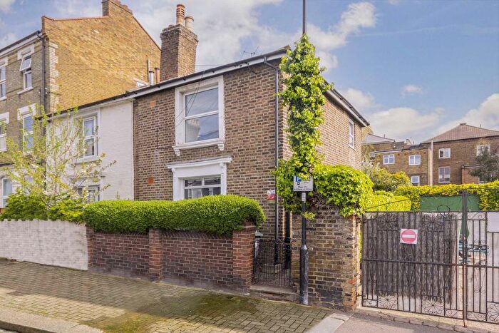 1 Bedroom Flat To Rent In Grove Road, Acton, W3