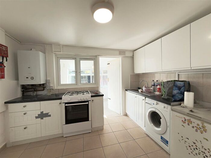2 Bedroom Flat To Rent In Cavendish Road, London, N4